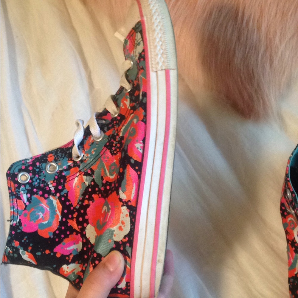 Shoes (converse) - Picture 3 of 3